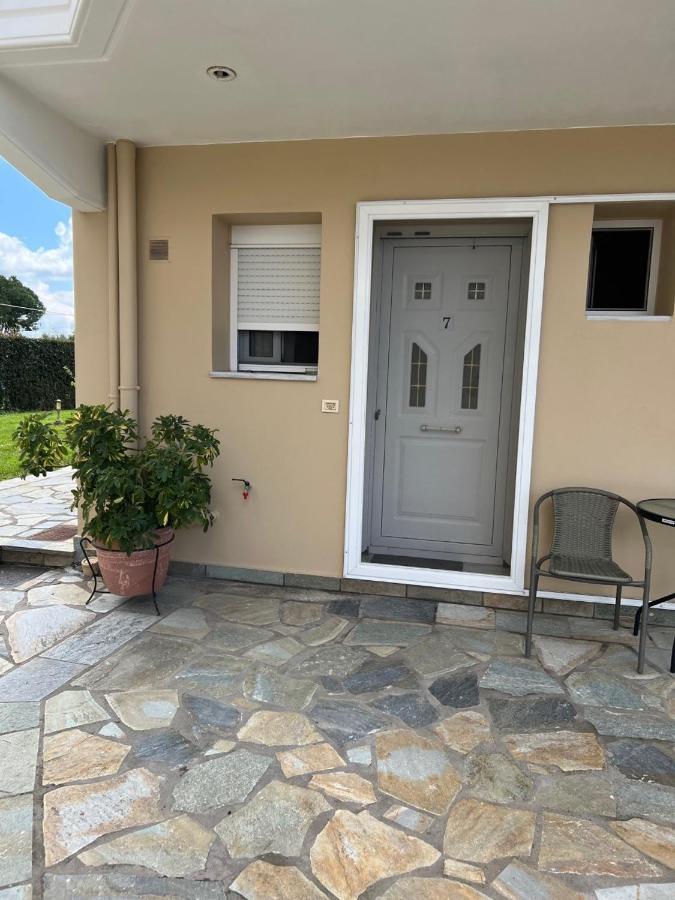 Flo'S Apartments Missolonghi Exterior photo